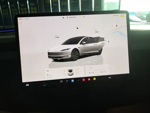 Tesla Model 3 — Фото автомобиля 12