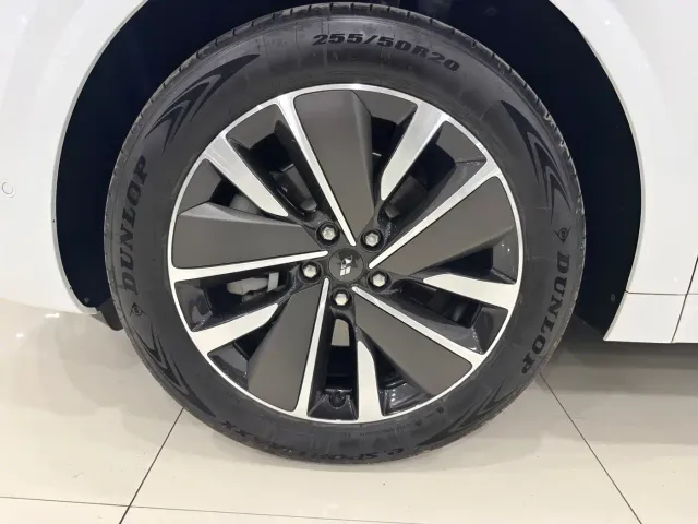 Li Auto L6 — Фото автомобиля 14
