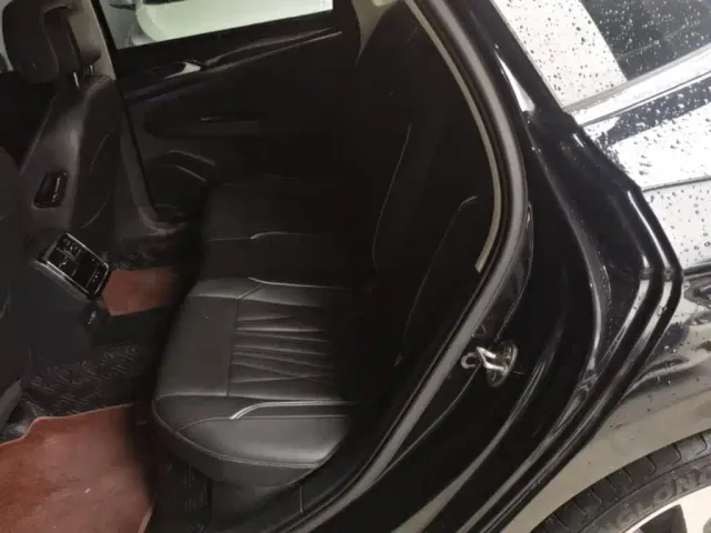 Volkswagen Passat — Фото автомобиля 16