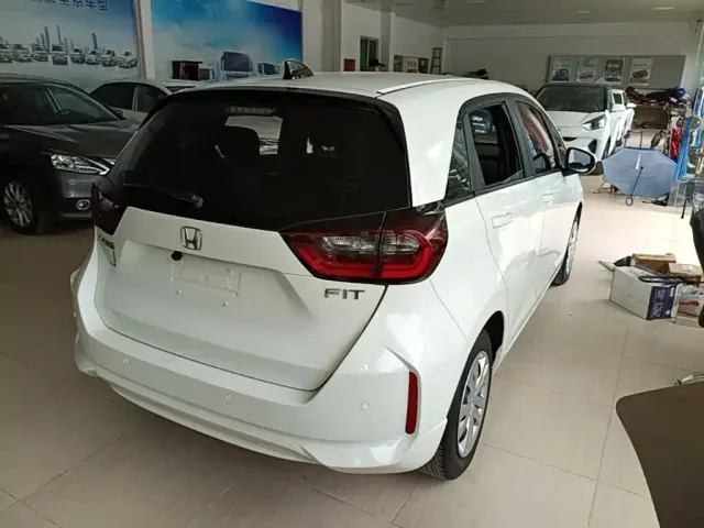 Honda Fit — Фото автомобиля 6