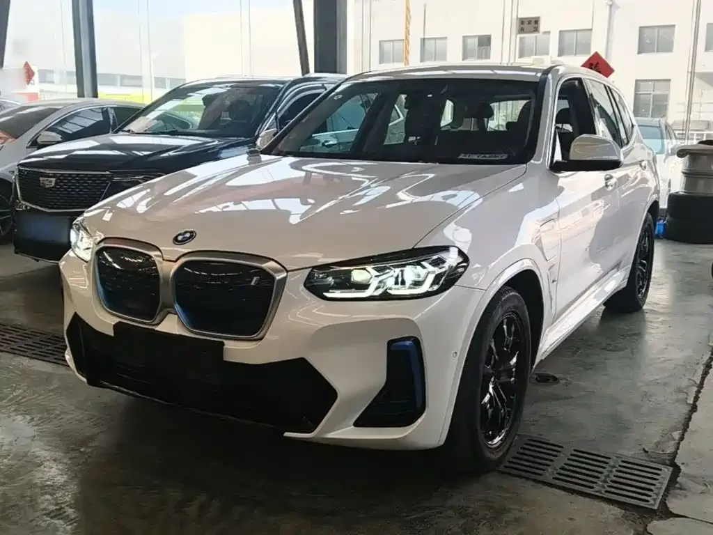 Фотография автомобиля — BMW iX3