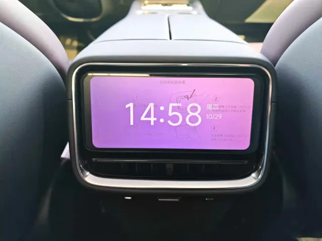 Xiaomi SU7 — Фото автомобиля 12