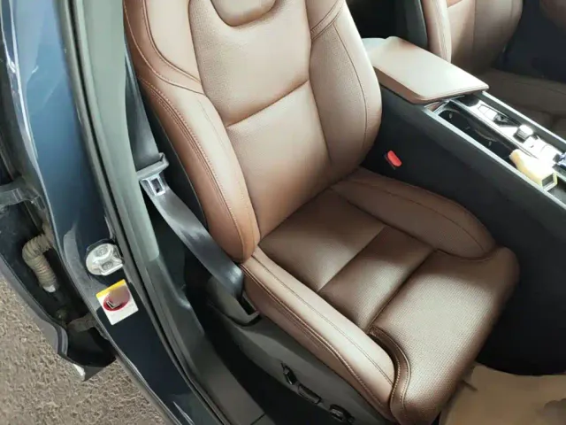 Volvo XC60 — Фото автомобиля 24