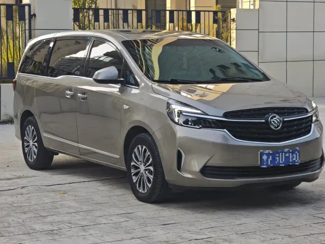 Buick GL8 — Фото автомобиля 3