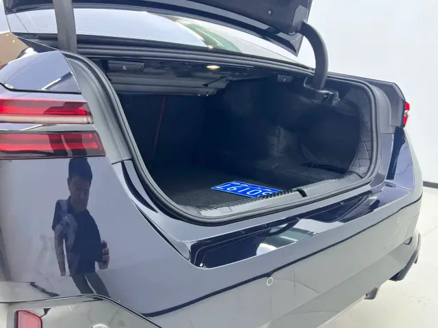 BMW 5 Series — Фото автомобиля 9