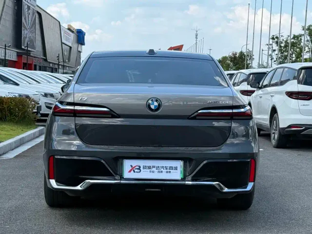 BMW i7 — Фото автомобиля 8
