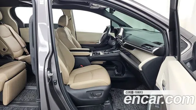 Toyota Sienna — Фото автомобиля 11