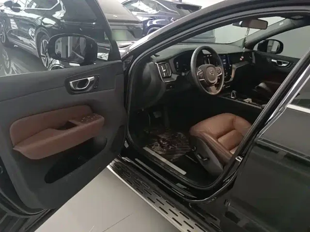 Volvo XC60 — Фото автомобиля 15