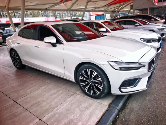 Volvo S60 — Фото автомобиля 3