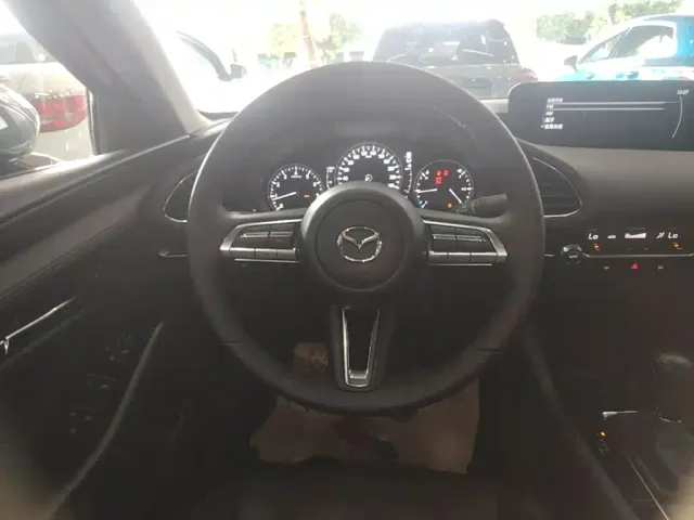 Mazda Axela — Фото автомобиля 10