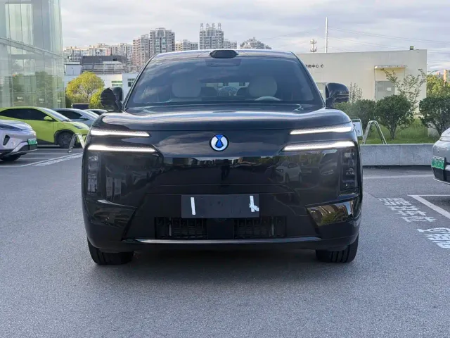 Denza N8L — Фото автомобиля 2