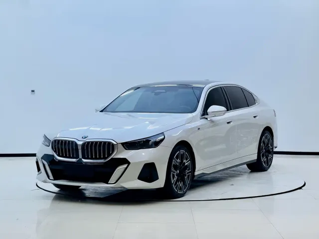 Фотография автомобиля — BMW 5 Series