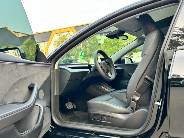 Tesla Model 3 — Фото автомобиля 9
