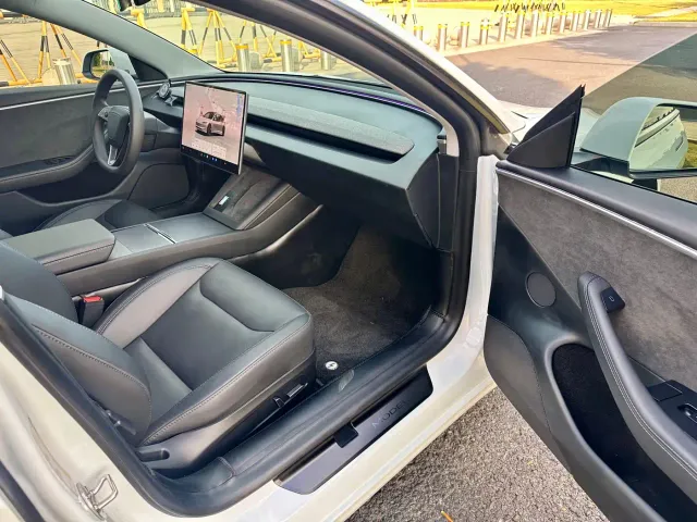 Tesla Model 3 — Фото автомобиля 11
