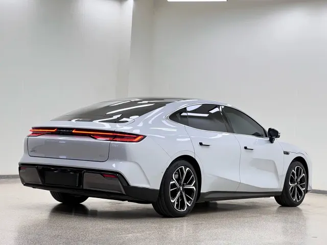 Geely Galaxy E8 — Фото автомобиля 7