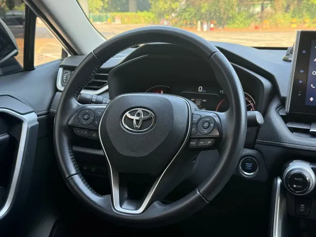 Toyota RAV4 — Фото автомобиля 6