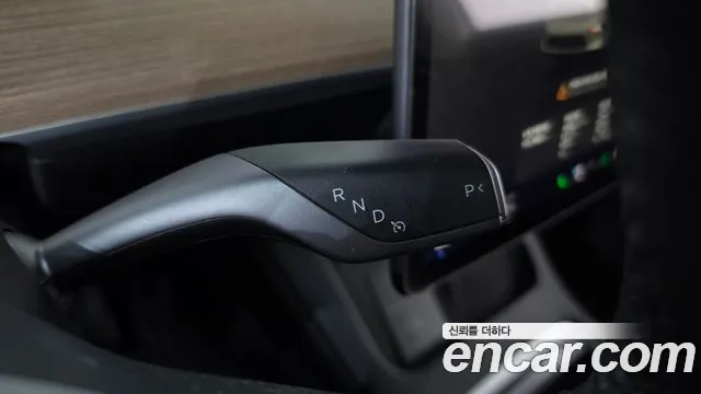 Tesla Model Y — Фото автомобиля 12