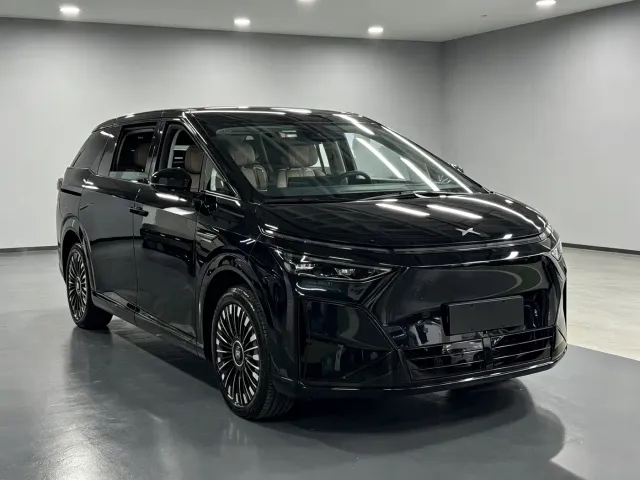 Xpeng X9 — Фото автомобиля 3