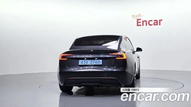Tesla Model 3 — Фото автомобиля 4