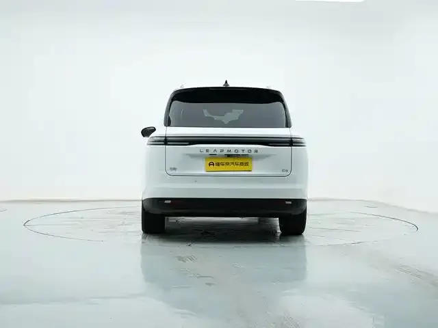 Leapmotor C16 — Фото автомобиля 3