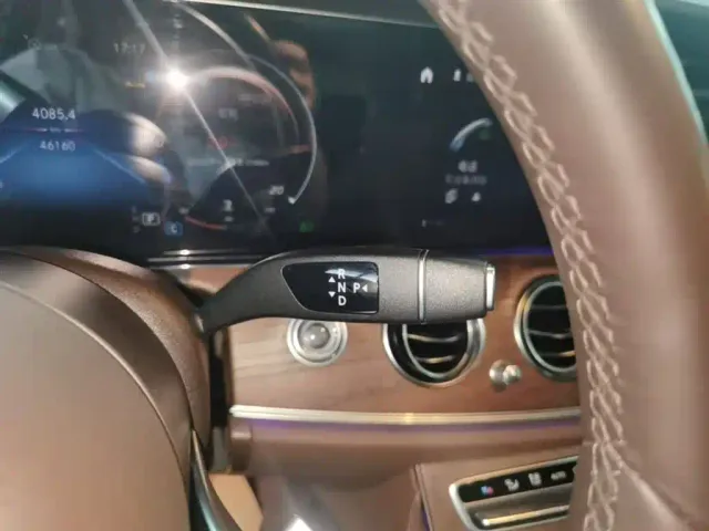 Mercedes-Benz E-Class — Фото автомобиля 13