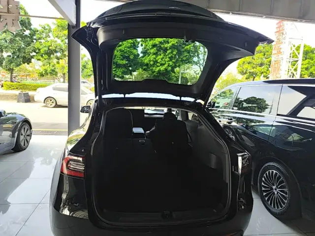 Tesla Model Y — Фото автомобиля 18