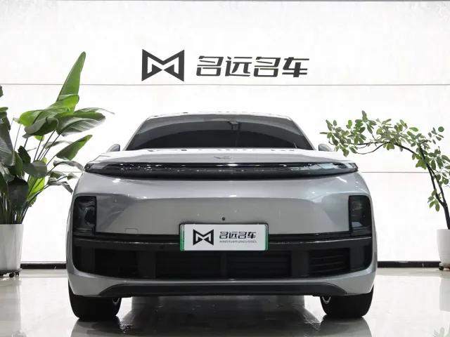 Li Auto L8 — Фото автомобиля 2