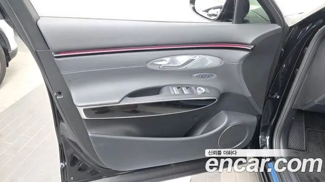 Genesis GV70 — Фото автомобиля 13