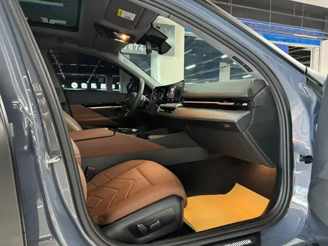 BMW 5 Series — Фото автомобиля 12