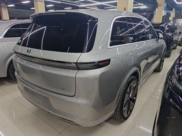 Li Auto L8 — Фото автомобиля 6