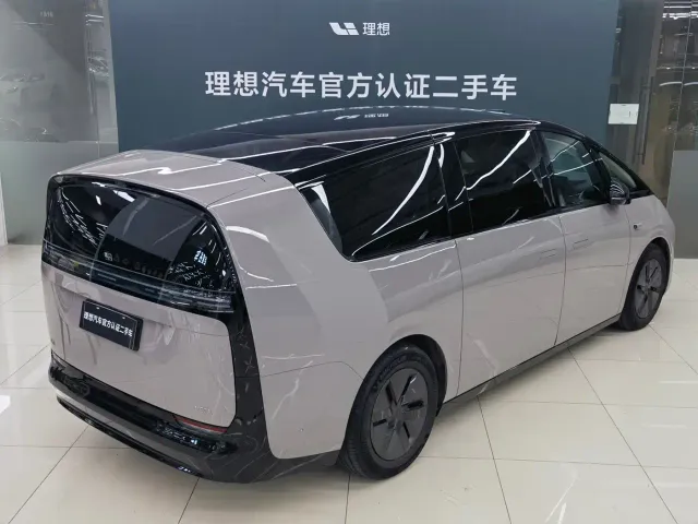 Li Auto MEGA — Фото автомобиля 20