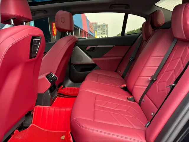BMW 5 Series — Фото автомобиля 13