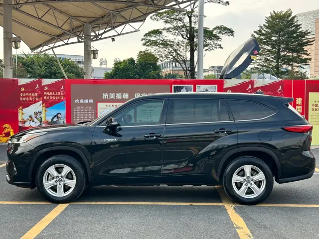 Toyota Highlander — Фото автомобиля 30