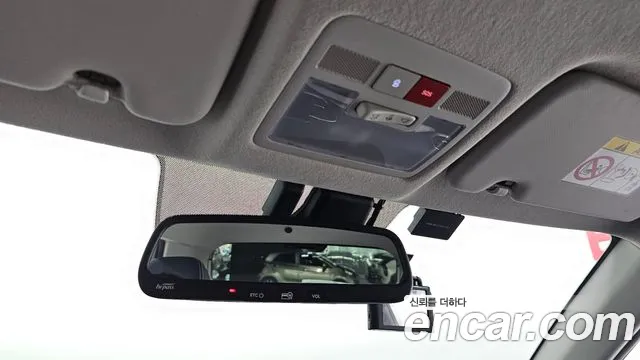 Hyundai Venue — Фото автомобиля 24