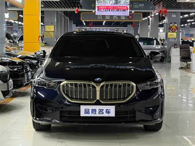 BMW 5 Series — Фото автомобиля 2