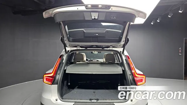 Вольво XC40 B4 Ultimate Bright — Фото автомобиля 20