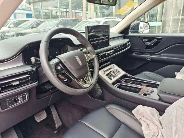 Lincoln Aviator — Фото автомобиля 7