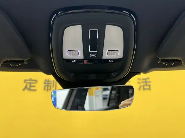 Volvo XC90 — Фото автомобиля 14