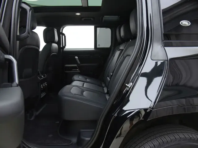 Land Rover Defender — Фото автомобиля 13