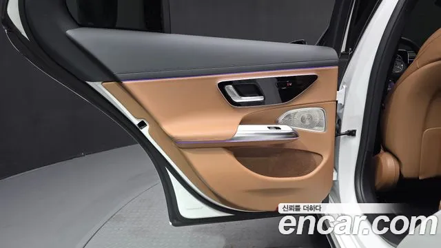 Mercedes-Benz E-Class — Фото автомобиля 14