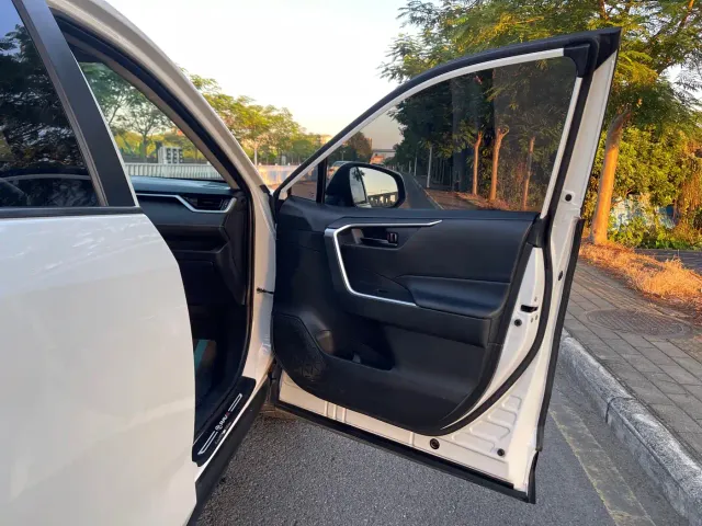 Toyota RAV4 — Фото автомобиля 12