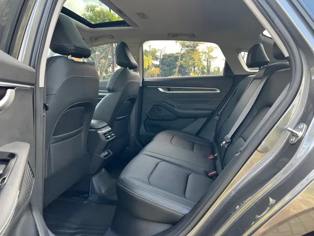 Geely Emgrand — Фото автомобиля 13