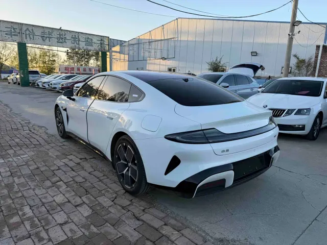 Xiaomi SU7 — Фото автомобиля 4