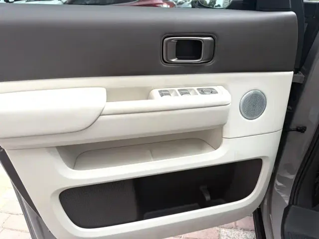 Li Auto MEGA — Фото автомобиля 6
