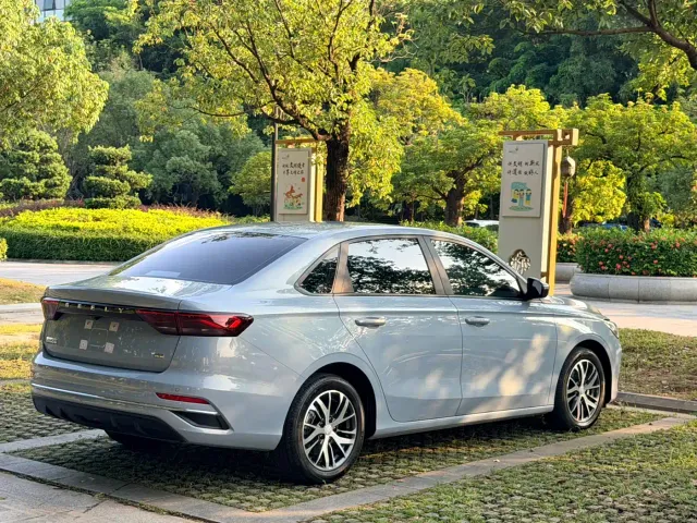 Geely Emgrand — Фото автомобиля 4