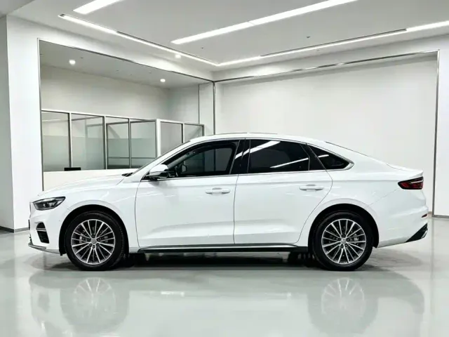 Geely Emgrand — Фото автомобиля 3