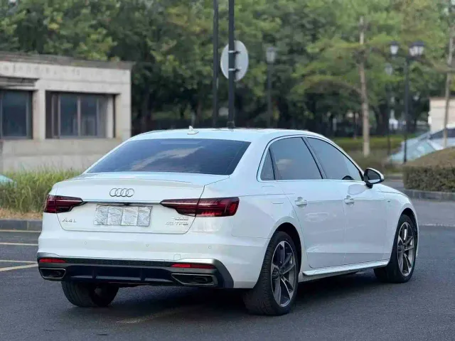 Audi A4L — Фото автомобиля 9