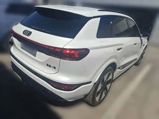 Audi Q6L e-tron — Фото автомобиля 9