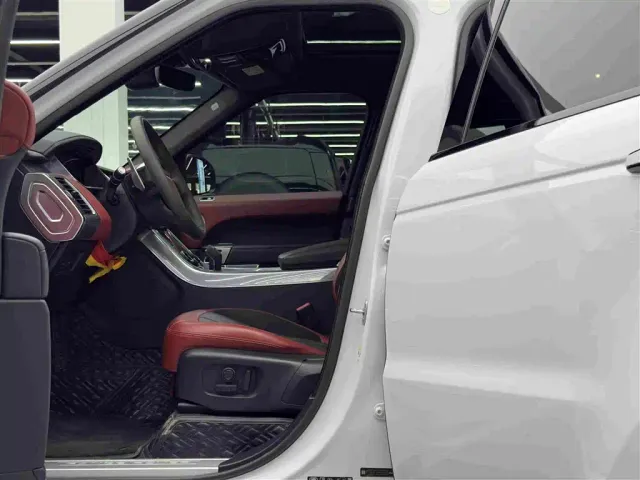 Land Rover Range Rover Sport — Фото автомобиля 8