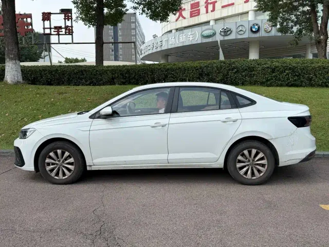 Volkswagen Lavida — Фото автомобиля 3